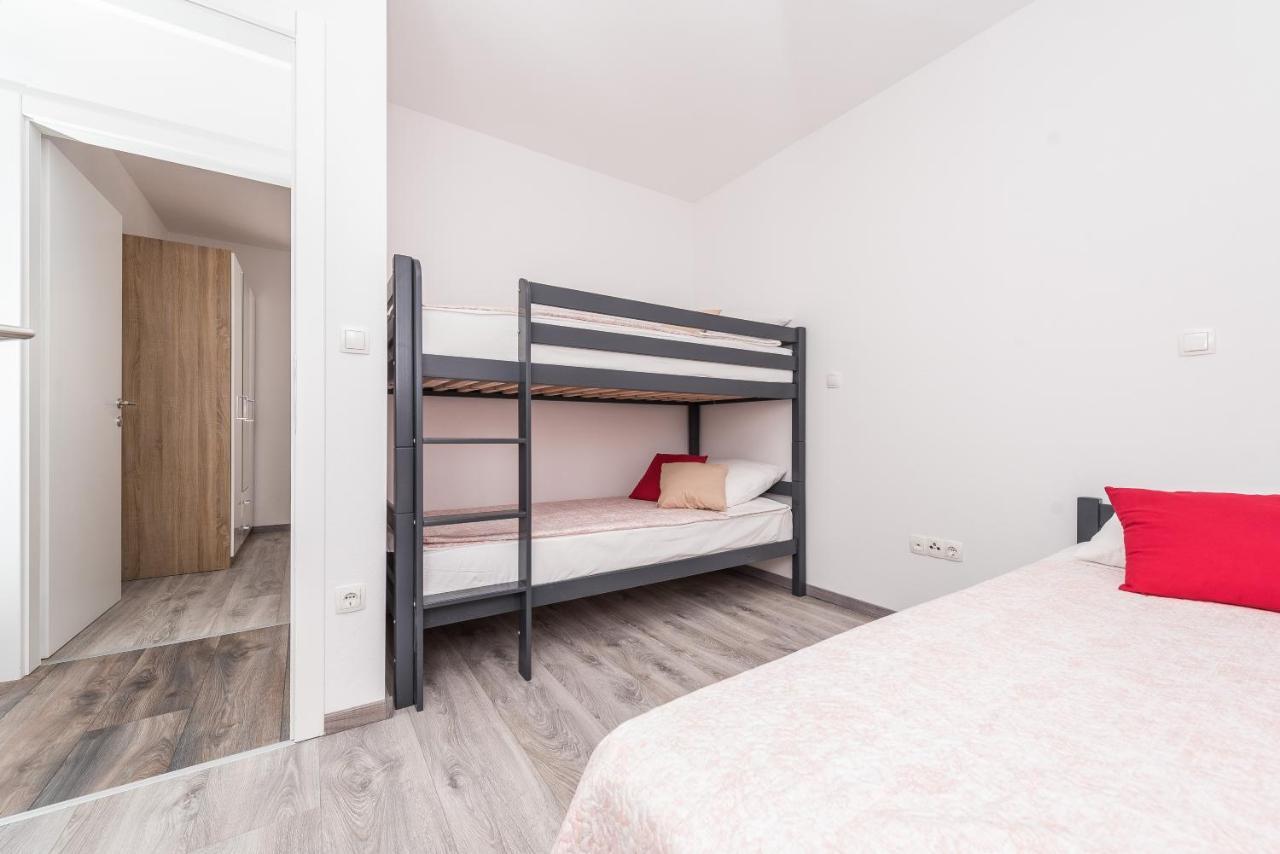 Apartments Janice Pakoštane 外观 照片